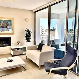 https://the-penthouse.larnacahotels.org