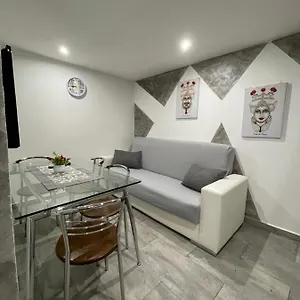 Apartament House Soleil, Katania